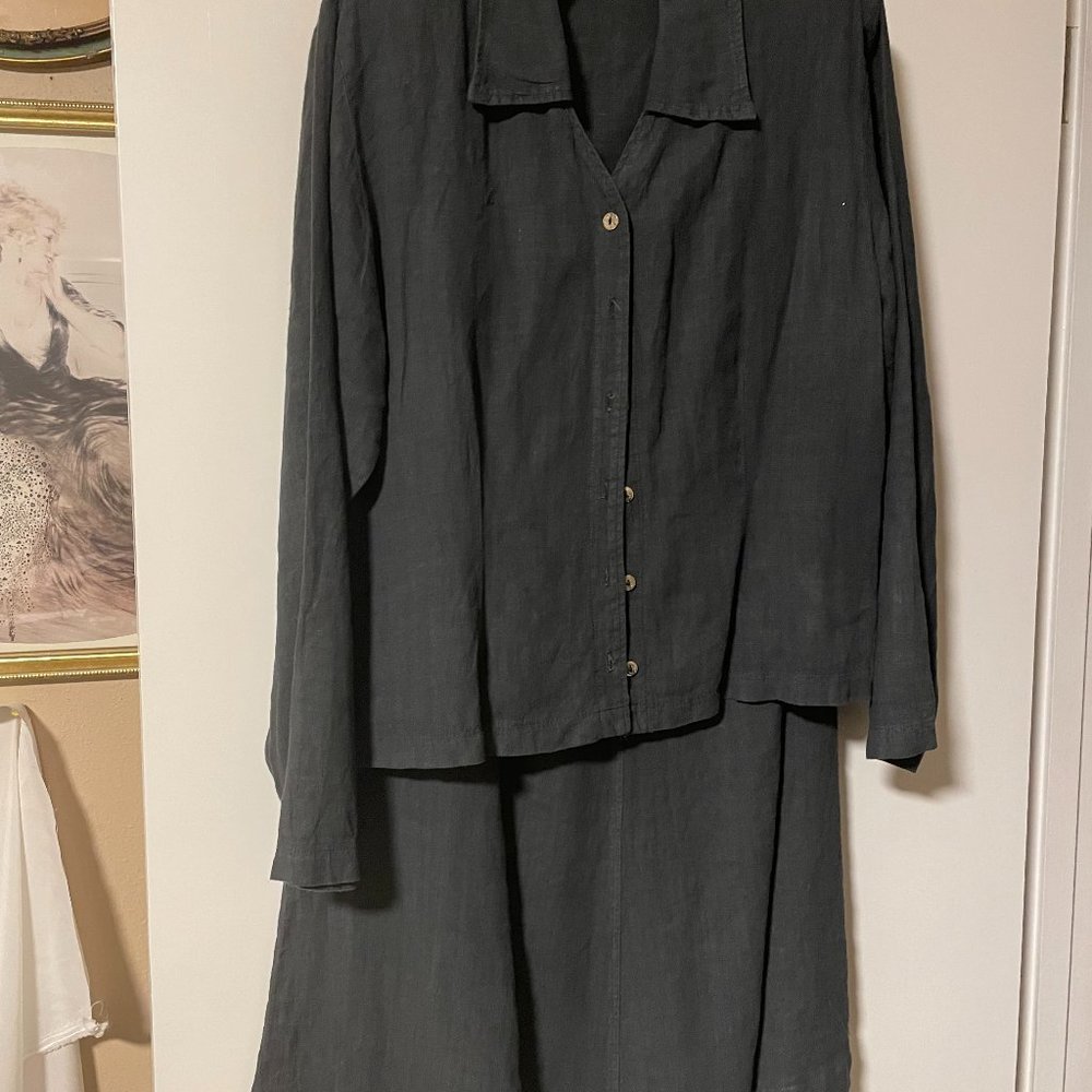 Pine Green two piece suit made of linen.